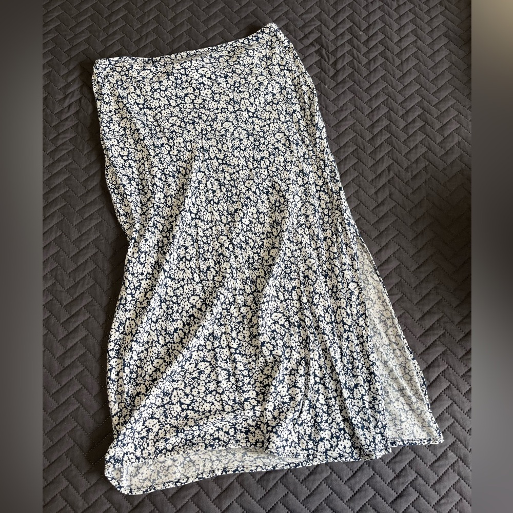 Old Navy Navy and White Floral Midi Skirt